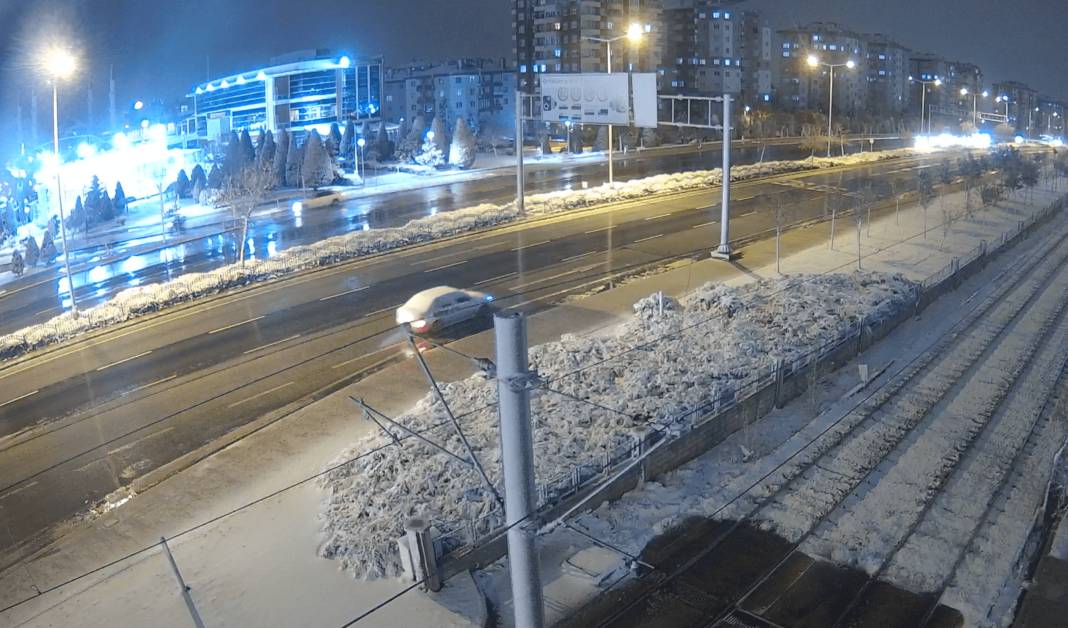 Şehir kameralarından kar altındaki Konya’da son durum 5